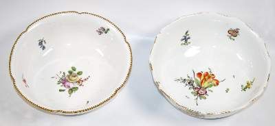 Große Abbildung Nr.3: 141-2747 Kaffeekanne und 2 Schalen mit Blumenmalerei: (Porzellan u. Keramik, Meissen)
