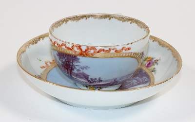 Große Abbildung Nr.1: 141-2749 Marcolini-Tasse mit Untertasse: (Porzellan u. Keramik, Meissen)