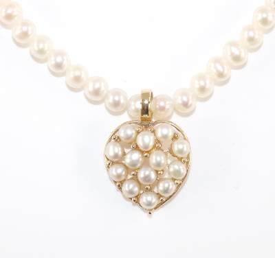 Große Abbildung Nr.1: 141-2797 Perlcollier mit Herzanhänger.: (Schmuck, Colliers)
