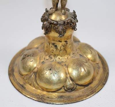 Große Abbildung Nr.3: 141-2858 Bedeutender Ananaspokal.: (Silber)