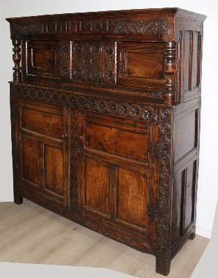 Bild Nr.1: 141-2649 Hallenschrank norddeutsch um 1700: (Möbel)