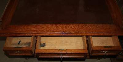 Bild Nr.5: 141-2661 Schreibtisch um 1900.: (Möbel, Schreibtische)