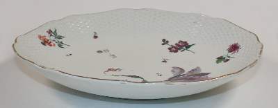 Bild Nr.2: 141-2736 Schale mit Blumenmalerei und Ozierrand: (Porzellan u. Keramik, Frankenthal)
