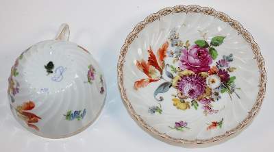 Bild Nr.4: 141-2744 Konvolut Blumenmalerei (4 Teile).: (Porzellan u. Keramik)