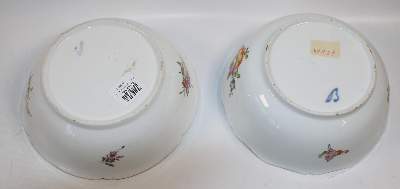 Bild Nr.4: 141-2747 Kaffeekanne und 2 Schalen mit Blumenmalerei: (Porzellan u. Keramik, Meissen)