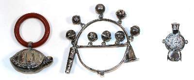 Bild Nr.1: 141-2866 Kinderrassel mit: (Silber)