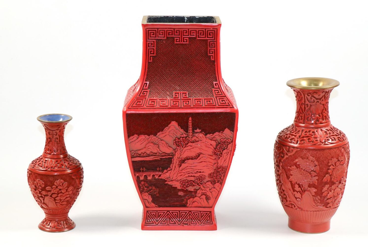 Große Abbildung Nr.1: 142-2831 Rotlackvase China.: (Asiatika)