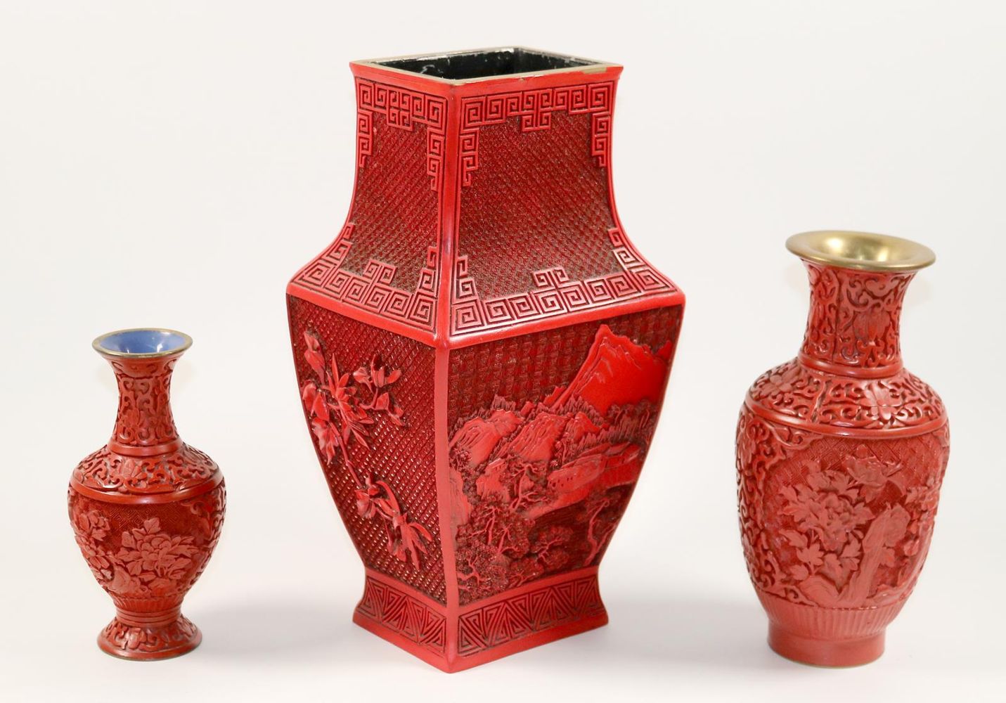 Große Abbildung Nr.3: 142-2831 Rotlackvase China.: (Asiatika)