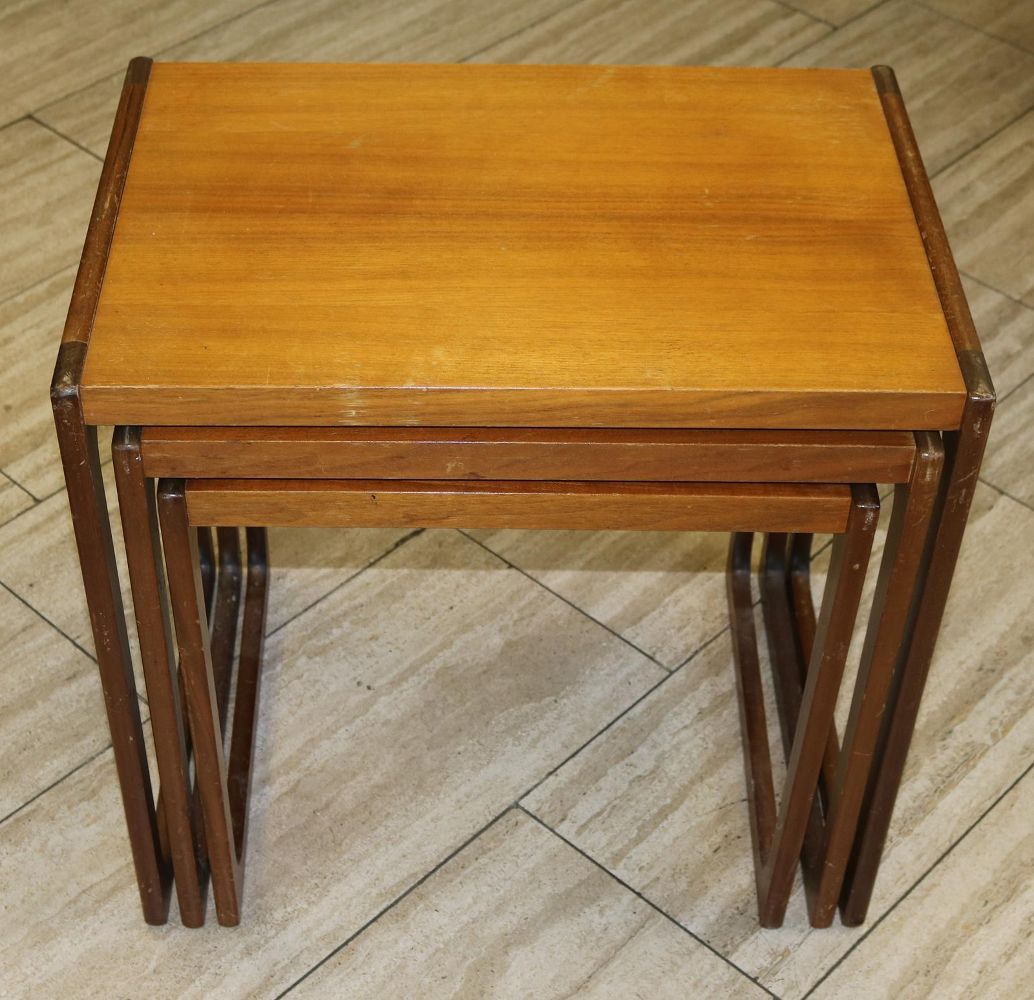Große Abbildung Nr.1: 142-2858 Satztische Skandinavien: (Möbel, Design)