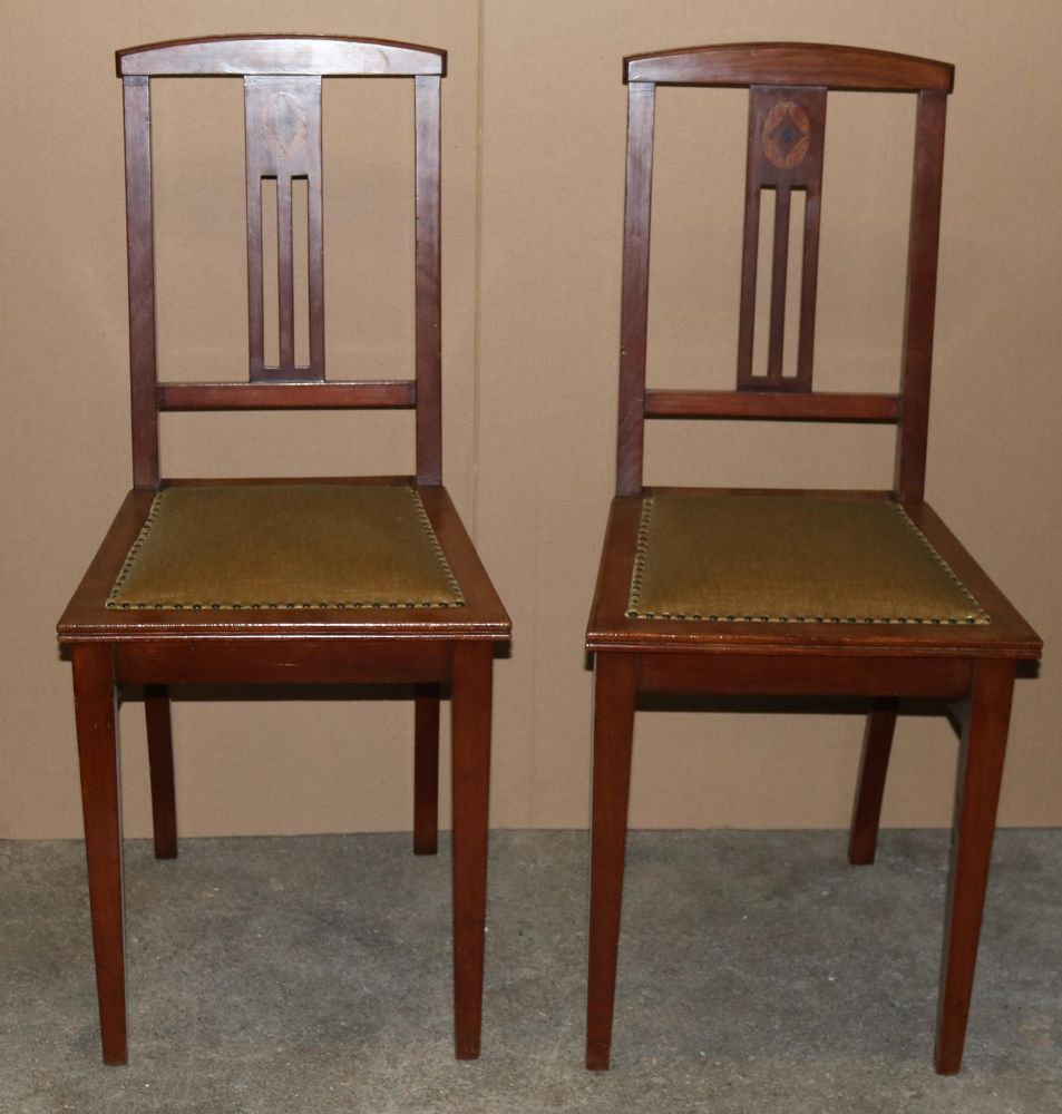 Große Abbildung Nr.7: 142-2884 Art-Deco Tisch mit vier Stühlen.: (Möbel, Tische)