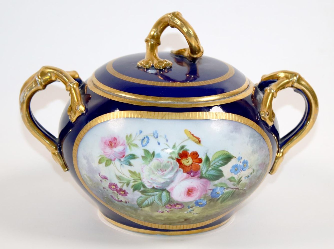 Große Abbildung Nr.1: 142-2902 Bonboniere mit Blumenmalerei.: (Porzellan u. Keramik)