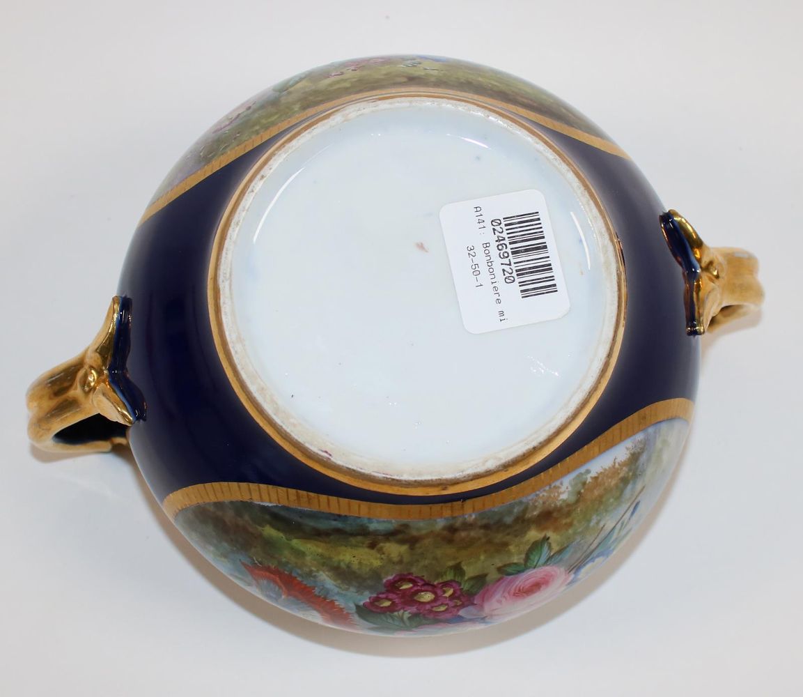 Große Abbildung Nr.4: 142-2902 Bonboniere mit Blumenmalerei.: (Porzellan u. Keramik)