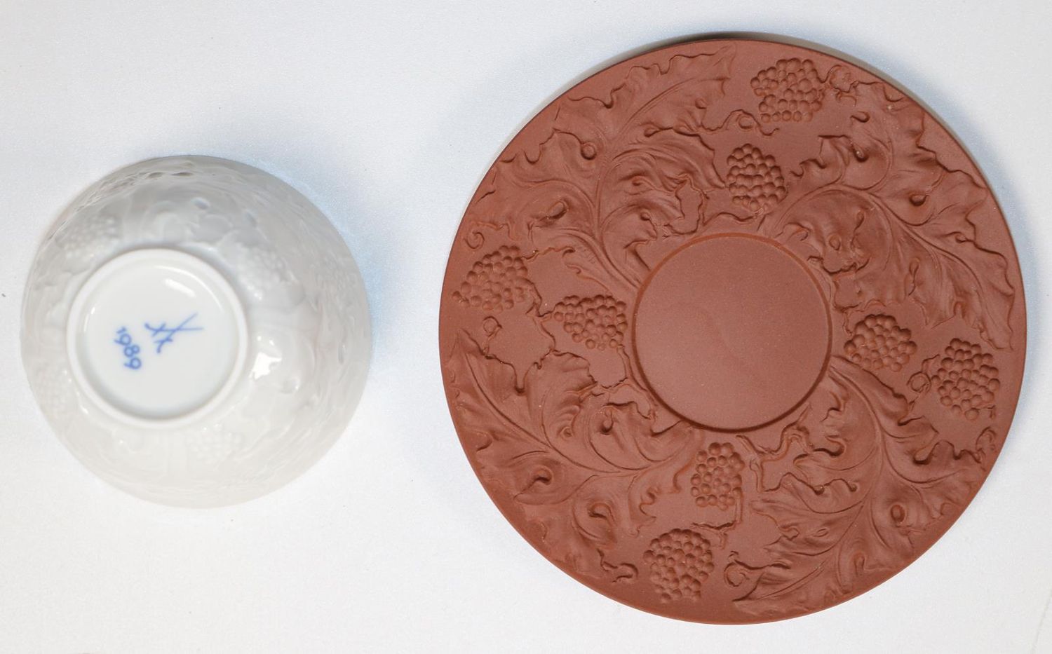 Große Abbildung Nr.2: 142-2922 Meissen Reliefkoppchen u.: (Porzellan u. Keramik, Meissen)