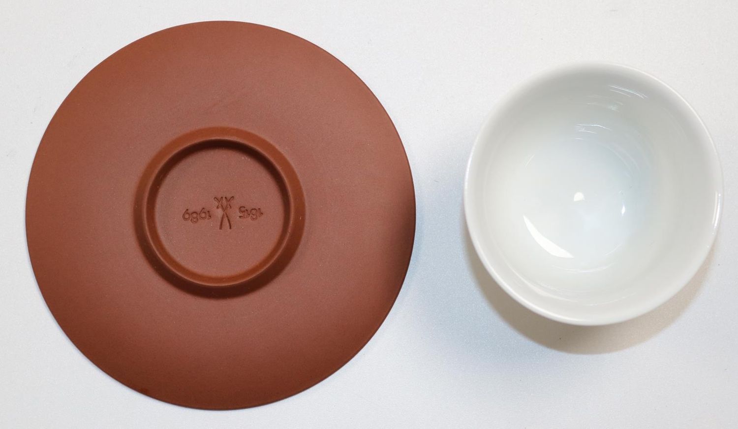 Große Abbildung Nr.3: 142-2922 Meissen Reliefkoppchen u.: (Porzellan u. Keramik, Meissen)