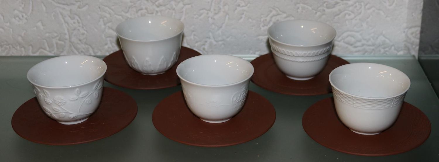 Große Abbildung Nr.5: 142-2922 Meissen Reliefkoppchen u.: (Porzellan u. Keramik, Meissen)
