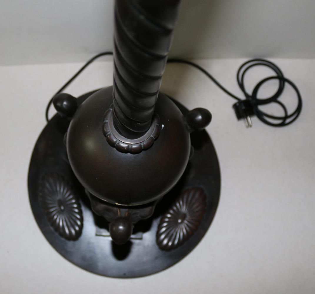 Große Abbildung Nr.2: 142-2995 Art Déco Bronze Stehlampe.: (Skulpturen - Plastiken)