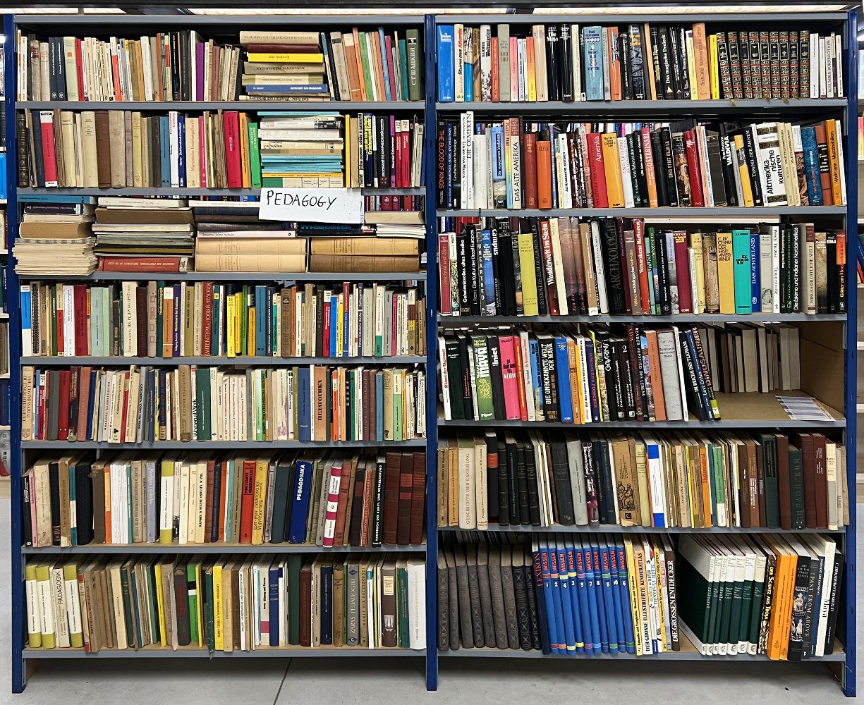 Große Abbildung Nr.1: 142-771 Bibliothek (Konvolut)