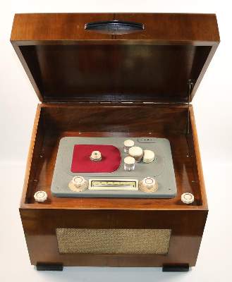 Bild Nr.4: 142-2757 Volksempfänger u. Radios.: (Varia, Technik)