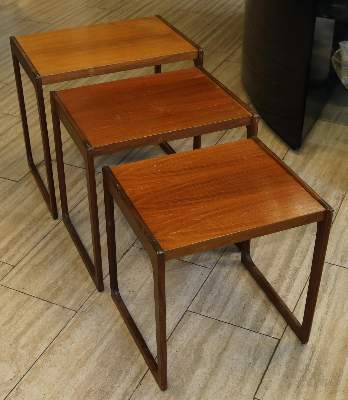 Bild Nr.3: 142-2858 Satztische Skandinavien: (Möbel, Design)