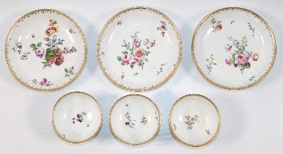 Bild Nr.2: 142-2900 3 Koppchen und Untertassen mit Blumenmalerei.: (Porzellan u. Keramik)