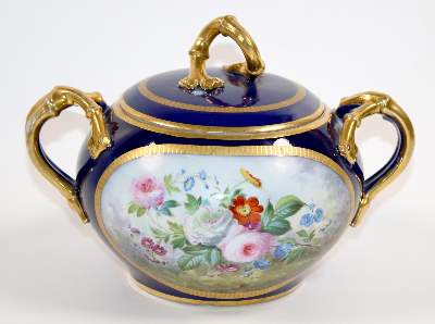Bild Nr.1: 142-2902 Bonboniere mit Blumenmalerei.: (Porzellan u. Keramik)