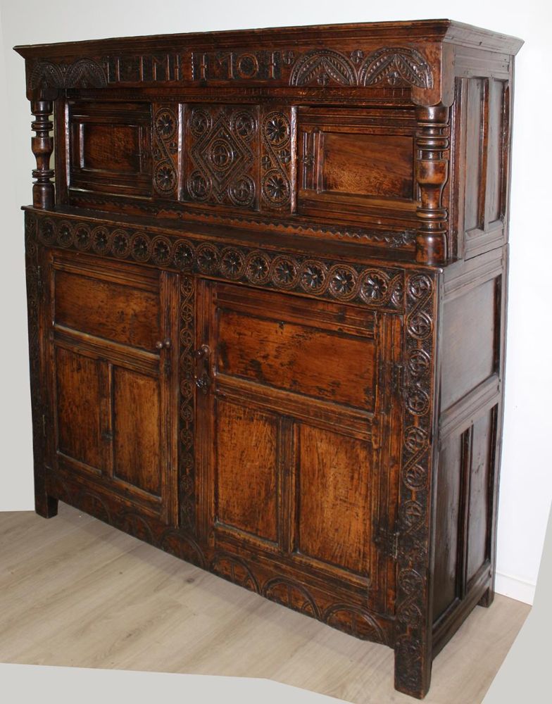 Große Abbildung Nr.2: 143-2778 Hallenschrank norddeutsch um 1700: (Möbel)