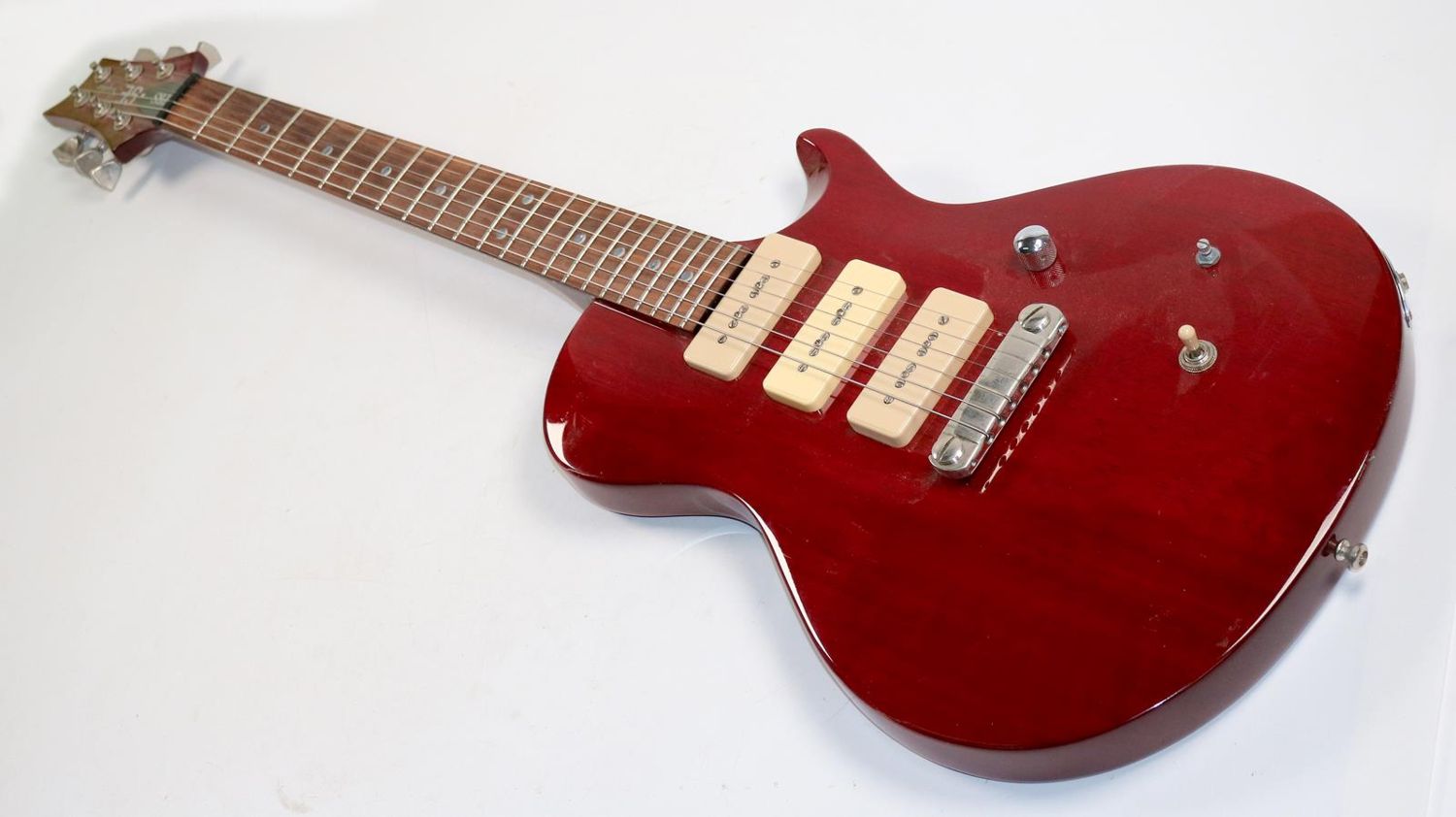 Große Abbildung Nr.1: 143-2789 E-Gitarren.: (Musikinstrumente)