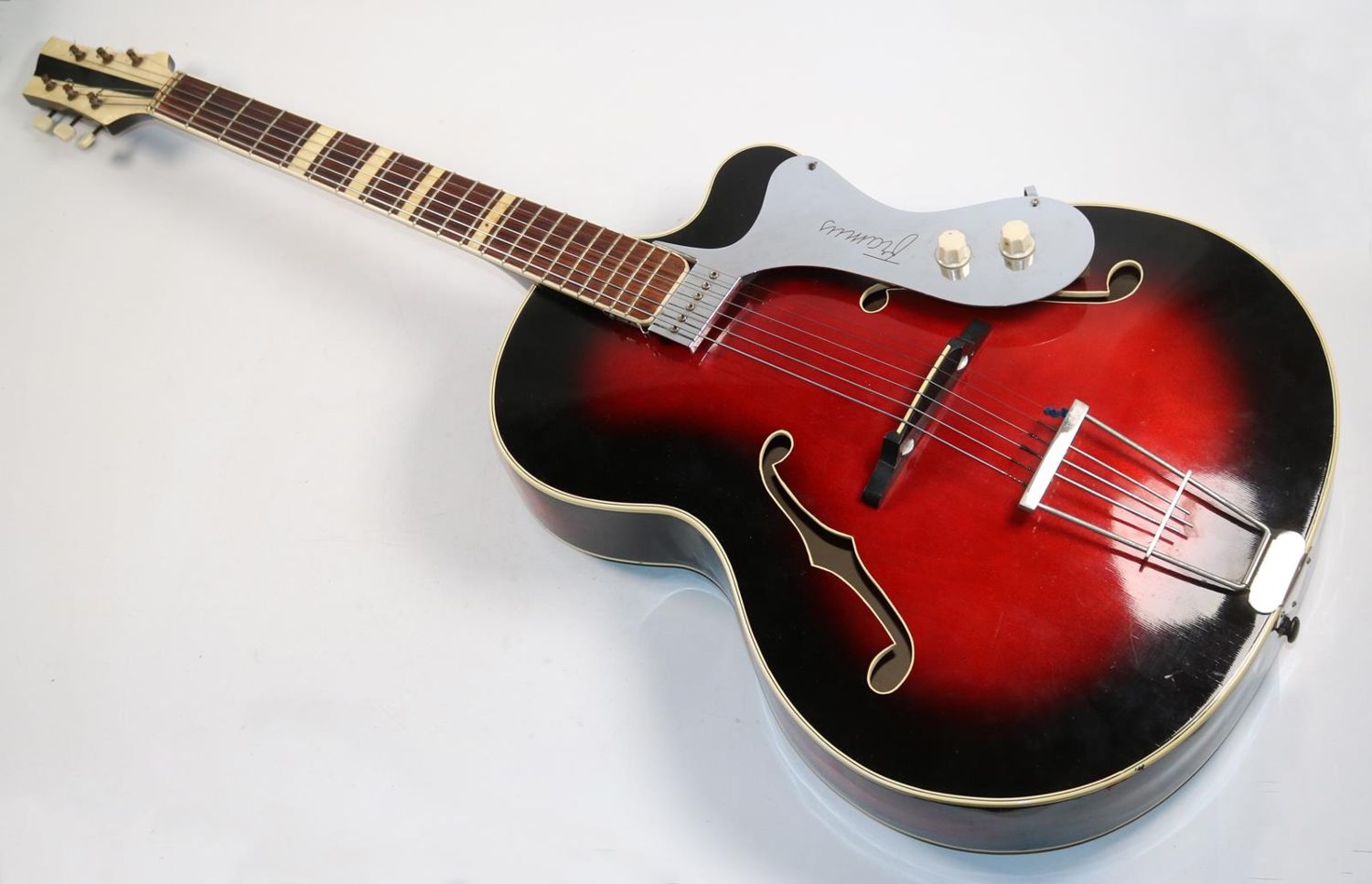 Große Abbildung Nr.5: 143-2789 E-Gitarren.: (Musikinstrumente)