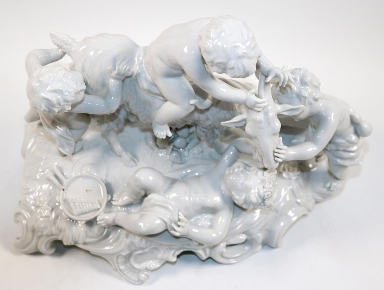 Große Abbildung Nr.2: 143-2794 Bacchus u. Knaben: (Porzellan u. Keramik)