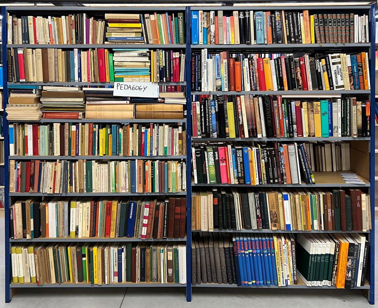 Große Abbildung Nr.1: 143-439 Bibliothek (Konvolut)