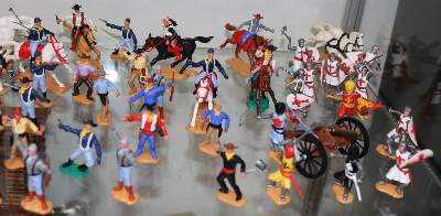 Bild Nr.28: 143-2897 Timpo Toys: (Spielzeug)