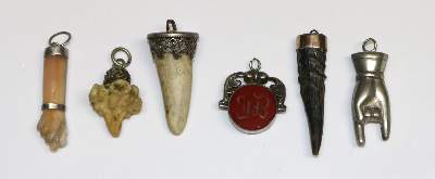 Bild Nr.1: 143-2921 6 Amulette.: (Volkskunst)