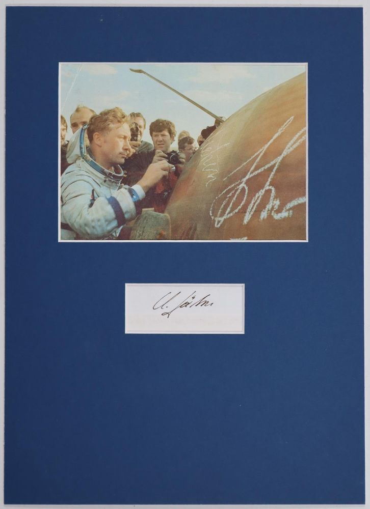 Große Abbildung Nr.2: 144-2187 Jähn, Sigmund,: (Autographen)