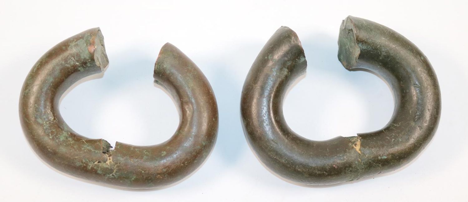 Große Abbildung Nr.1: 144-2316 Bronzemanillen.: (Afrika)