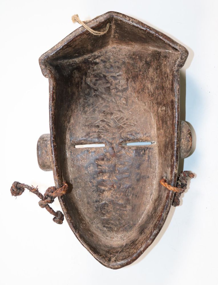Große Abbildung Nr.3: 144-2372 Lwalwa Maske: (Afrika)