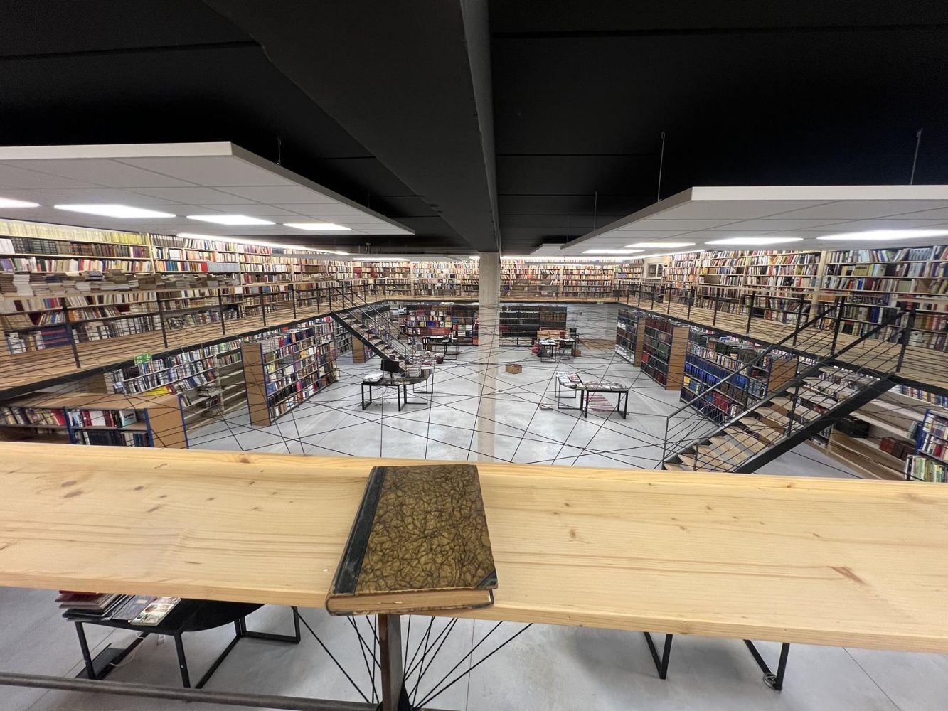 Große Abbildung Nr.23: 144-388 Bibliothek: (Konvolut)