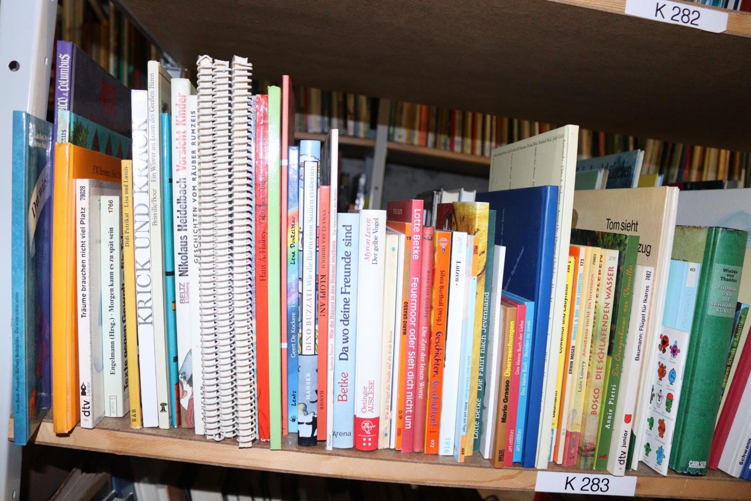 Große Abbildung Nr.25: 144-878 Konvolut: (Kinder- und Jugendbücher)