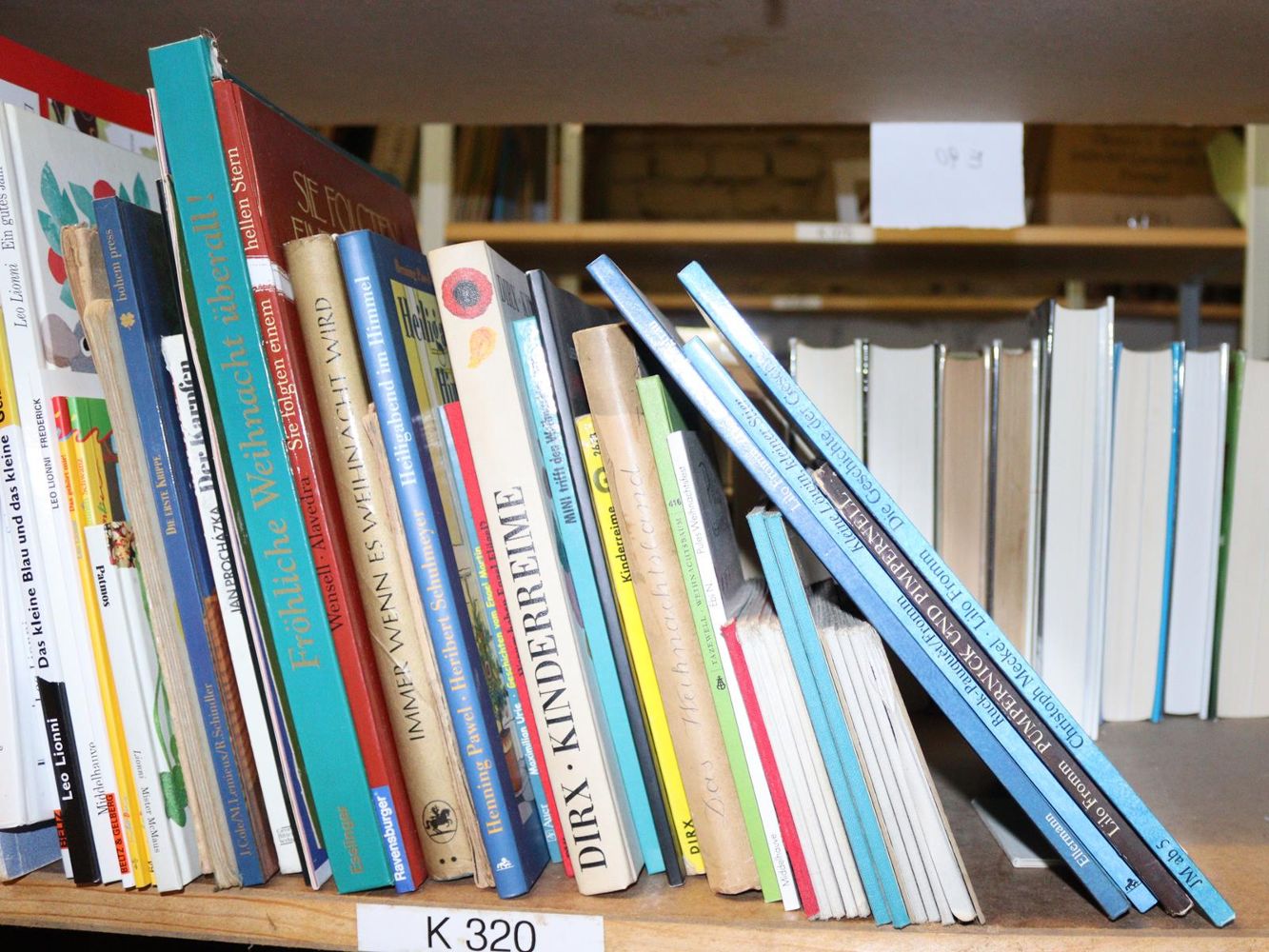 Große Abbildung Nr.15: 144-880 Konvolut: (Kinder- und Jugendbücher)