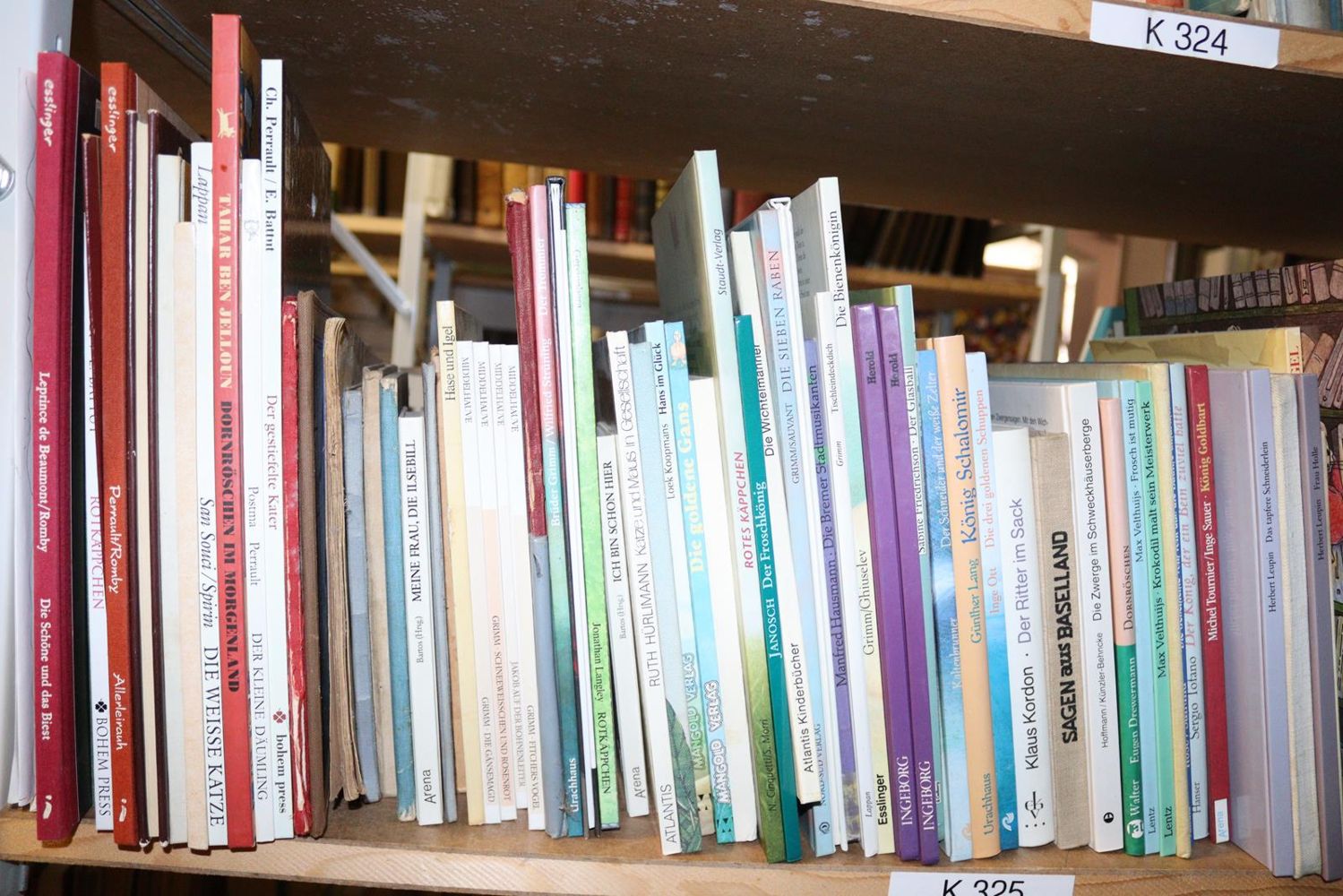 Große Abbildung Nr.23: 144-880 Konvolut: (Kinder- und Jugendbücher)