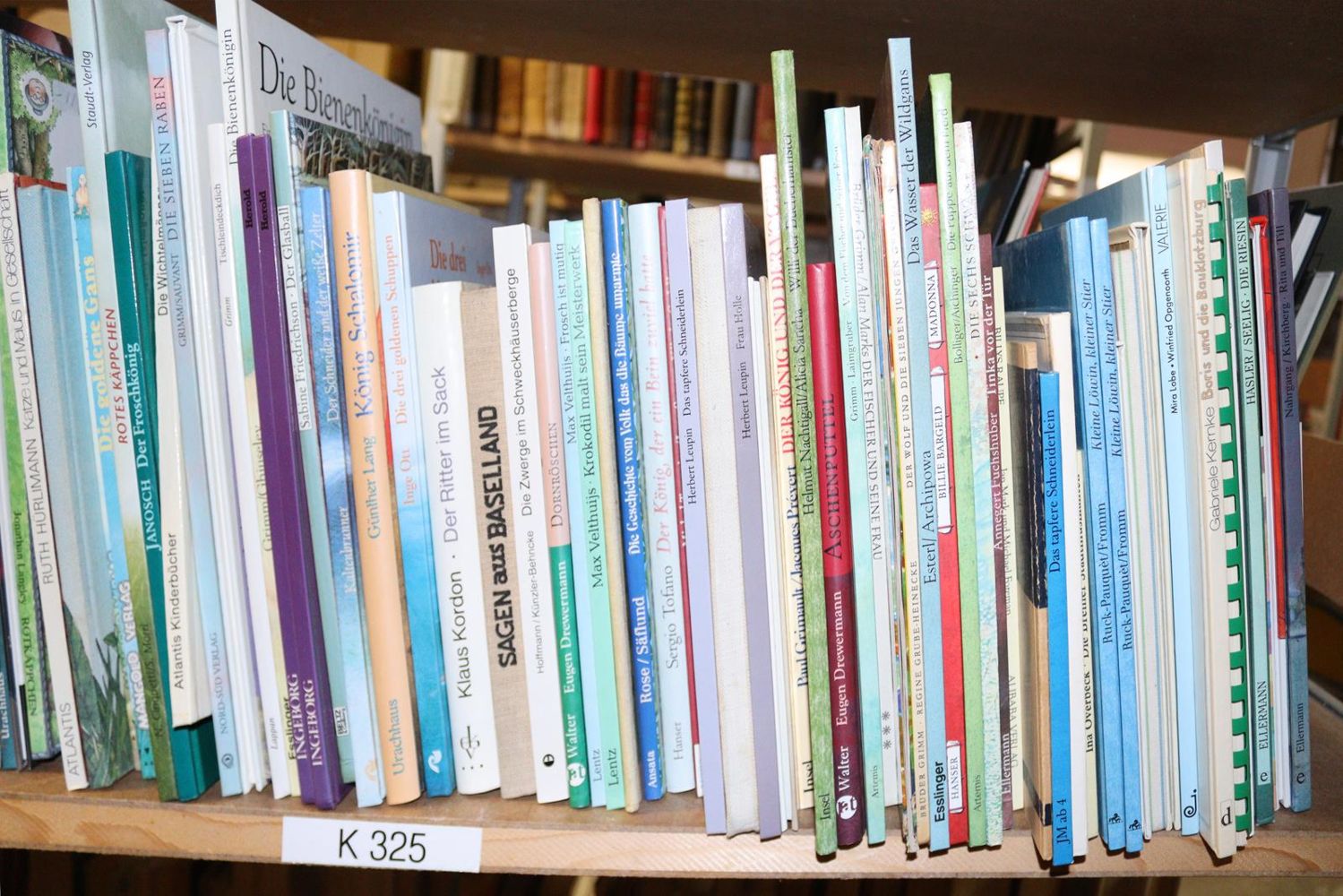 Große Abbildung Nr.24: 144-880 Konvolut: (Kinder- und Jugendbücher)