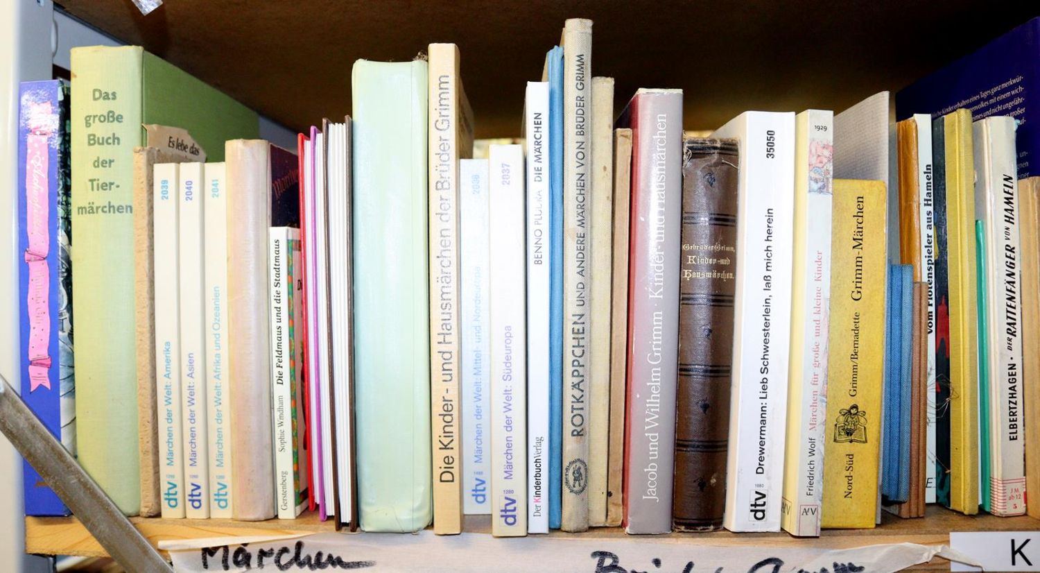 Große Abbildung Nr.6: 144-880 Konvolut: (Kinder- und Jugendbücher)