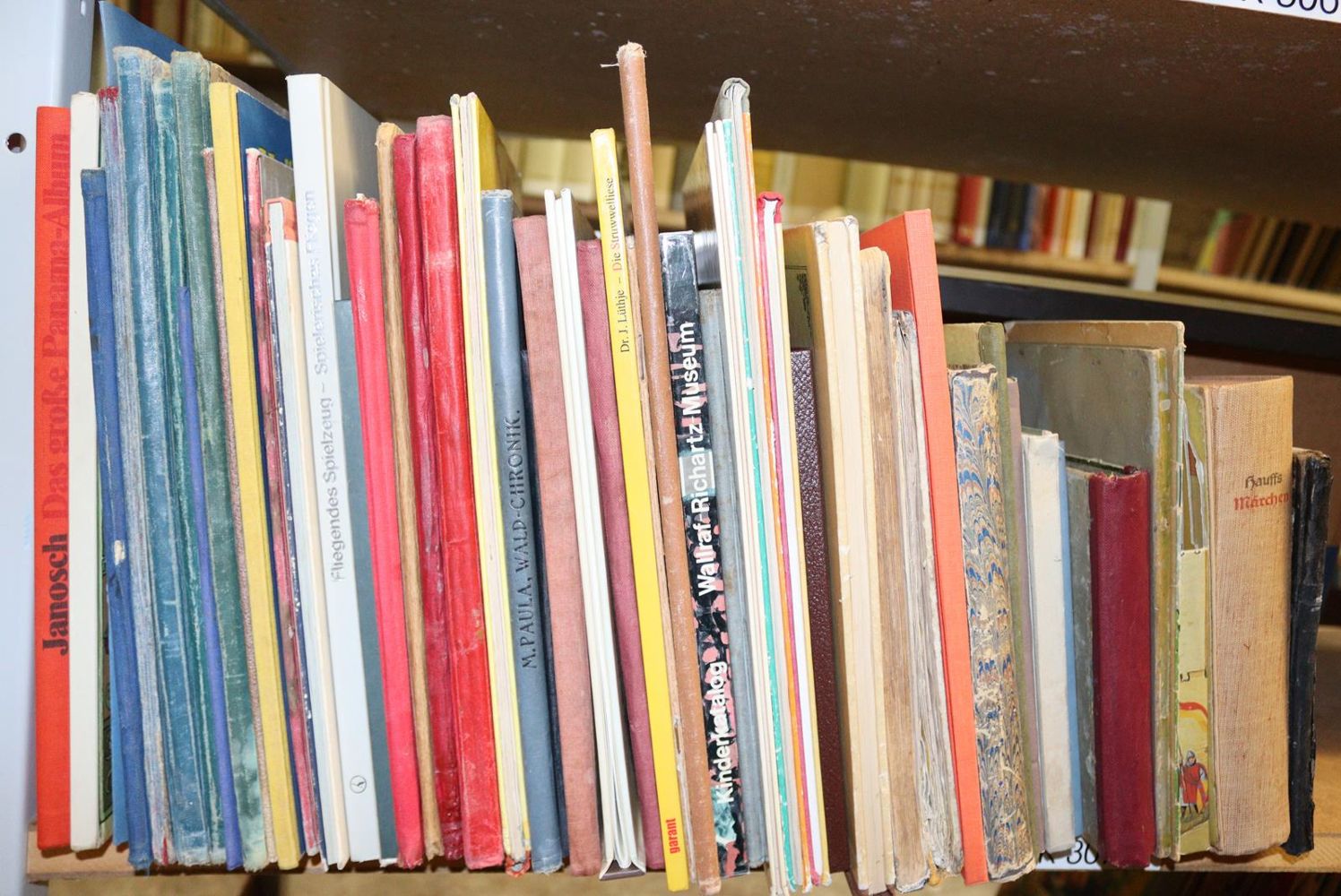 Große Abbildung Nr.13: 144-882 Konvolut: (Kinder- und Jugendbücher)