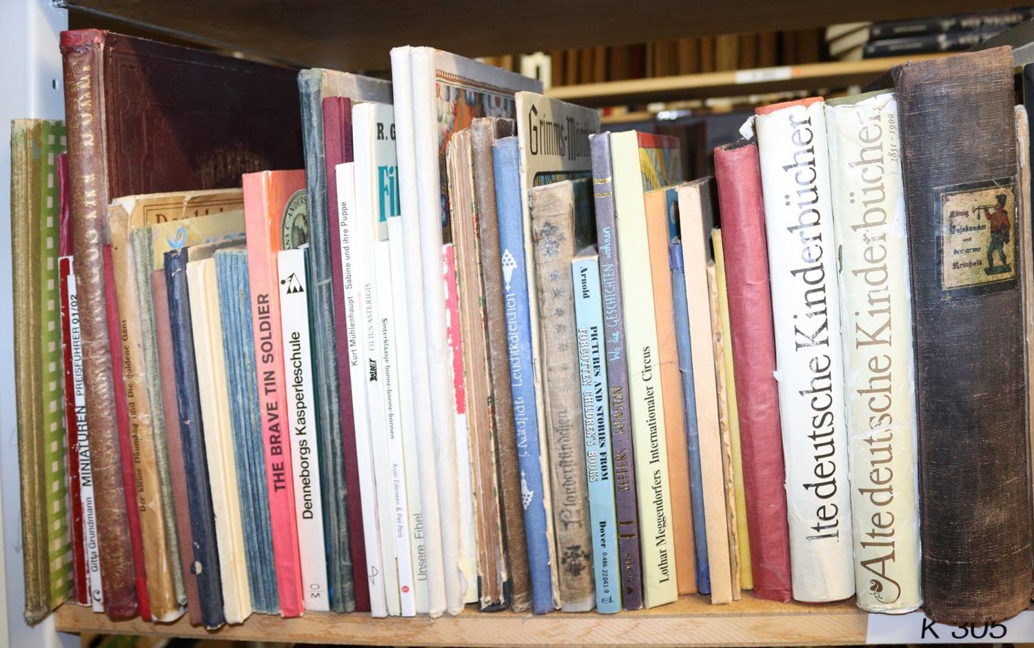 Große Abbildung Nr.9: 144-882 Konvolut: (Kinder- und Jugendbücher)