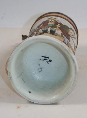 Bild Nr.4: 144-2604 Mettlach Bierkrug: (Porzellan u. Keramik)