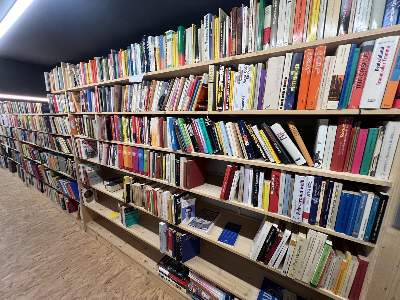 Bild Nr.12: 144-388 Bibliothek: (Konvolut)