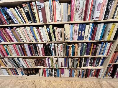 Bild Nr.31: 144-388 Bibliothek: (Konvolut)