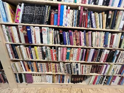 Bild Nr.33: 144-388 Bibliothek: (Konvolut)