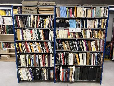 Bild Nr.41: 144-388 Bibliothek: (Konvolut)
