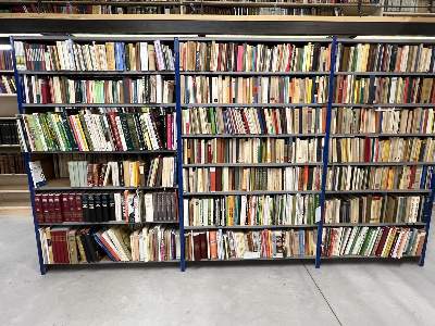 Bild Nr.43: 144-388 Bibliothek: (Konvolut)