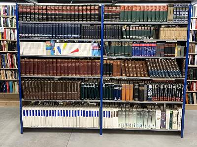 Bild Nr.46: 144-388 Bibliothek: (Konvolut)